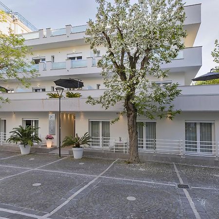 Residence Armony Misano Adriatico Bagian luar foto